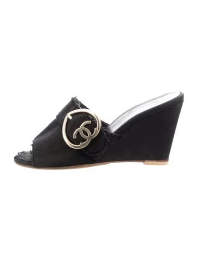 Pre-owned Chanel 2009 Interlocking Cc Logo Mules In Black