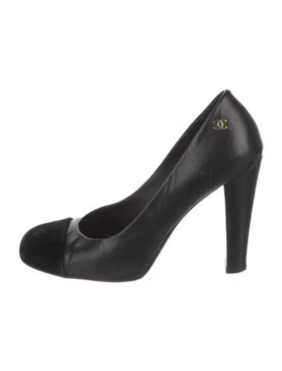 Pre-owned Chanel 2009 Interlocking Cc Logo Pumps In Black
