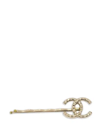 Pre-owned Chanel 2010 Cc Hairpin In Gold