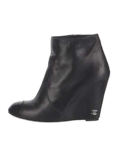 Pre-owned Chanel 2010 Interlocking Cc Logo Boots In Black
