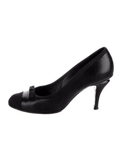 Pre-owned Chanel 2010 Interlocking Cc Logo Pumps In Black