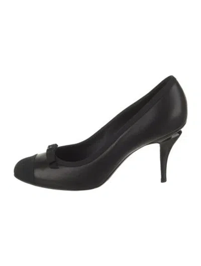 Pre-owned Chanel 2010 Interlocking Cc Logo Pumps In Black