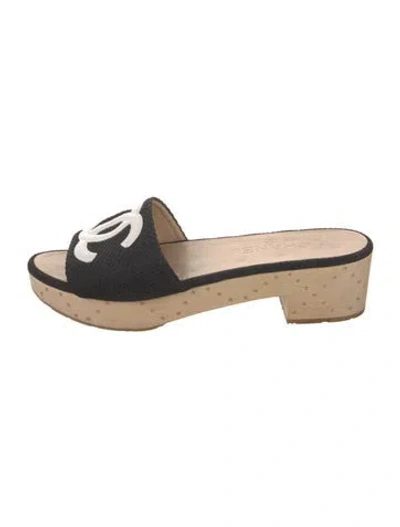 Pre-owned Chanel 2010 Interlocking Cc Logo Slides In Black
