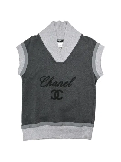 Pre-owned Chanel 2010 Interlocking Cc Logo Top In Grey