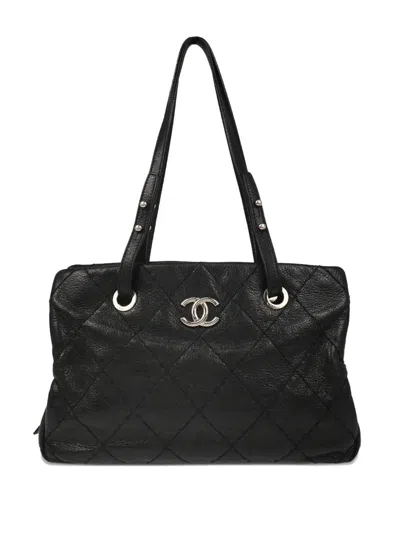 Pre-owned Chanel 2010 Quilted Leather Handbag In Black