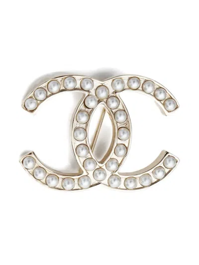 Pre-owned Chanel 2010 Signature Interlocking Cc Logo Embellished-pearl Brooch In Gold
