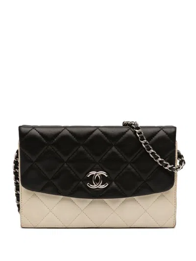 Pre-owned Chanel 2011 Cc Bicolor Quilted Lambskin Double Sided Wallet On Chain Crossbody Bag In White