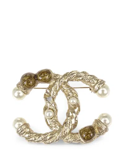 Pre-owned Chanel 2011 Interlocking Cc Faux-pearl Brooch In Gold