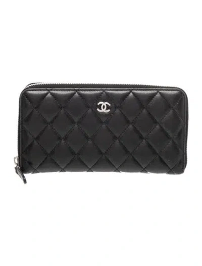 Pre-owned Chanel 2011 Interlocking Cc Logo Continental Wallet In Black