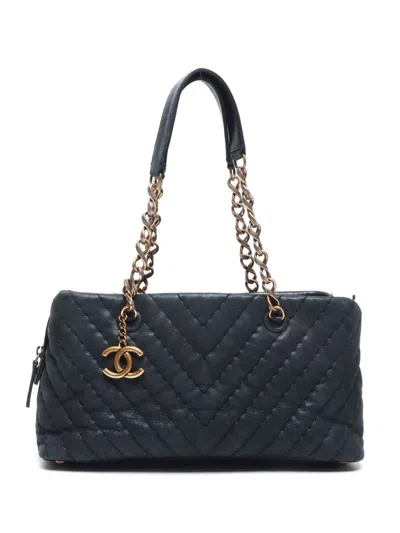 Pre-owned Chanel 2011 V-stitch Handbag In Green