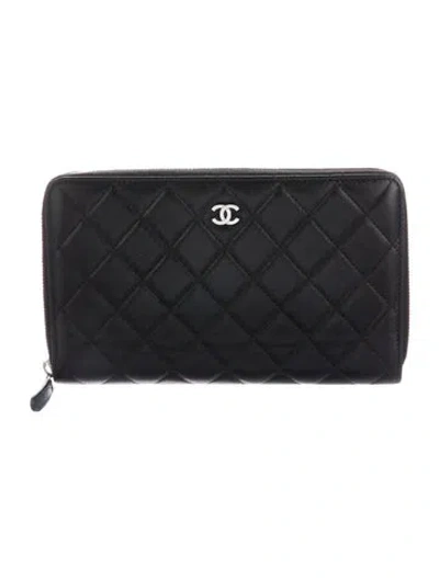 Pre-owned Chanel 2011-2012 Interlocking Cc Logo Continental Wallet In Black