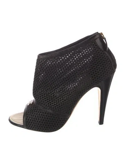 Pre-owned Chanel 2012 Interlocking Cc Logo Pumps In Black