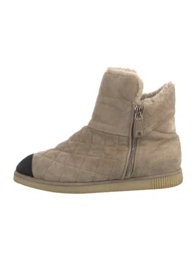 Pre-owned Chanel 2012 Interlocking Cc Logo Snow Boots In Neutral
