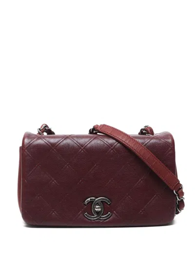 Pre-owned Chanel 2013-2014 Diamond-quilted Shoulder Bag In Red