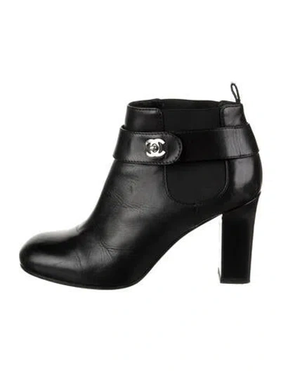 Pre-owned Chanel 2013 Interlocking Cc Logo Boots In Black/silver