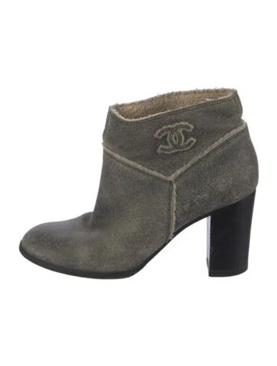 Pre-owned Chanel 2013 Interlocking Cc Logo Boots In Grey
