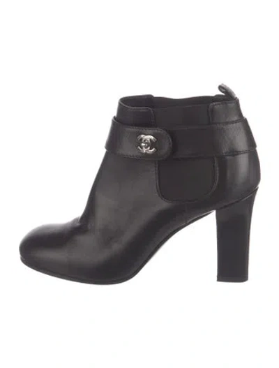 Pre-owned Chanel 2013 Interlocking Cc Logo Chelsea Boots In Black