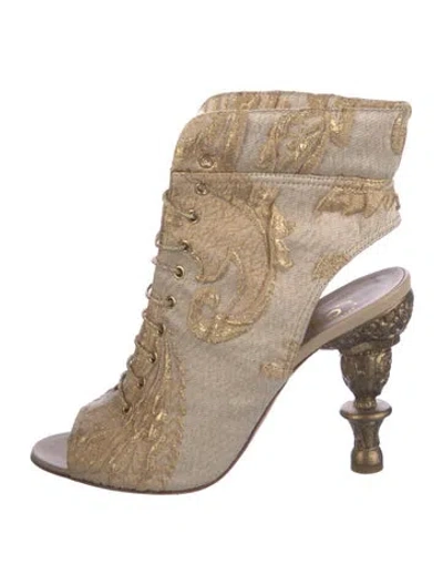 Pre-owned Chanel 2013 Interlocking Cc Logo Gladiator Sandals In Neutral