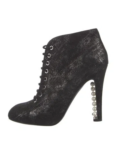 Pre-owned Chanel 2013 Interlocking Cc Logo Lace-up Boots In Black