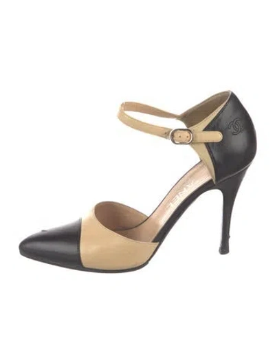 Pre-owned Chanel 2013 Interlocking Cc Logo Pumps In Black/neutrals