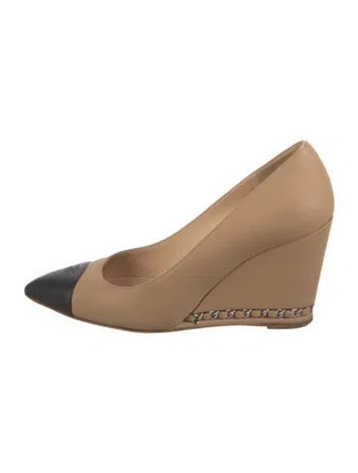 Pre-owned Chanel 2013 Interlocking Cc Logo Pumps In Neutral