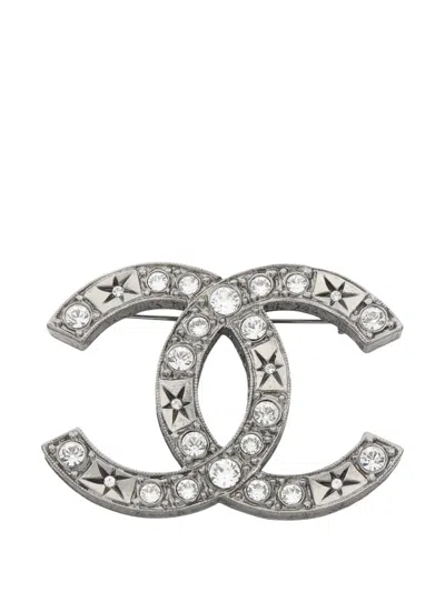 Pre-owned Chanel 2014 Cc Stainless Steel Strass Brooch Costume Brooch In Silver