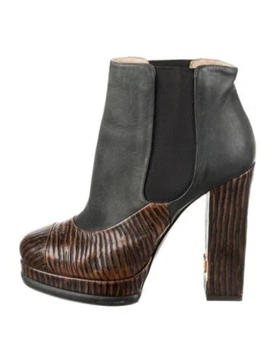 Pre-owned Chanel 2014 Interlocking Cc Logo Chelsea Boots In Black