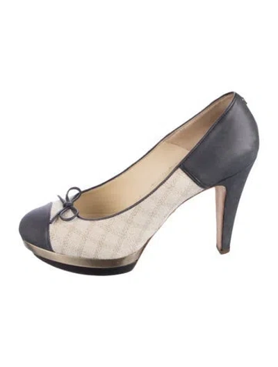 Pre-owned Chanel 2014 Interlocking Cc Logo Pumps In Neutral
