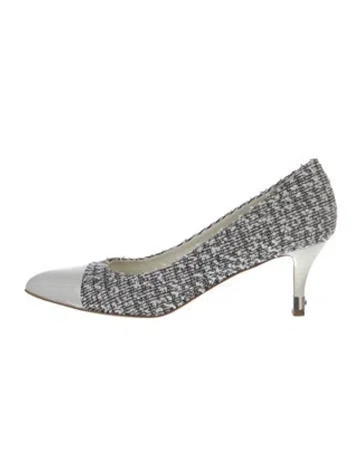 Pre-owned Chanel 2014 Interlocking Cc Logo Pumps In White