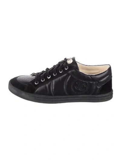 Pre-owned Chanel 2014 Interlocking Cc Logo Sneakers In Black
