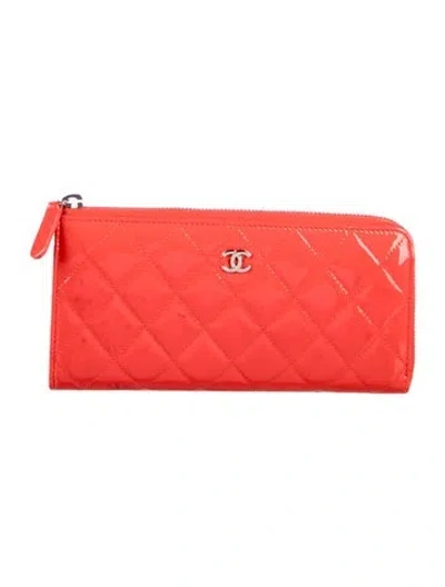 Pre-owned Chanel 2014 Interlocking Cc Logo Wallet In Red