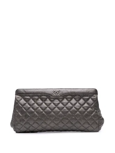 Pre-owned Chanel 2015-2016 Cc Quilted Metallic Caviar Clutch Bag In Silver