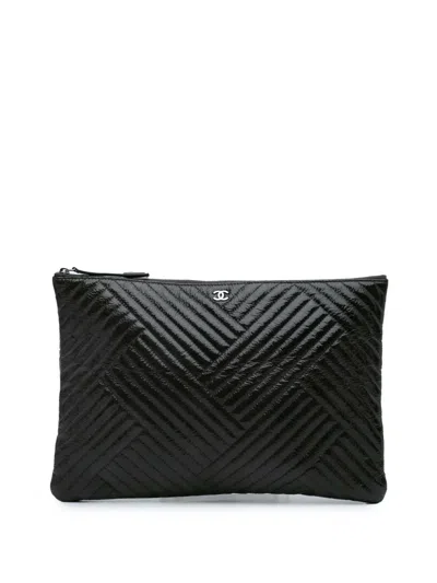 Pre-owned Chanel 2015-2016 Large Cc Distressed Quilted Patent Chevron Crossing O Case Clutch Bag