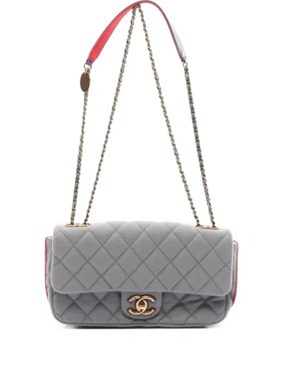 Pre-owned Chanel 2015-2016 Matelasse Shoulder Bag In Grey