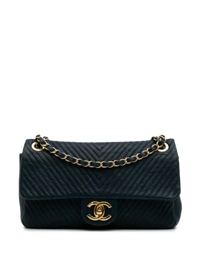 Pre-owned Chanel 2015-2016 Medium Chevron Wrinkled Calfskin Medallion Charm Flap Shoulder Bag
