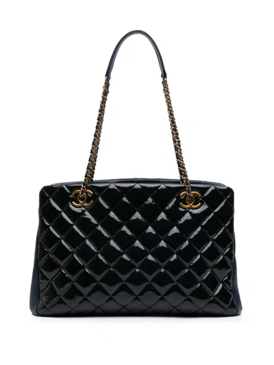 Pre-owned Chanel 2015-2016 Paris Salzburg Patent And Goatskin Cc Eyelet Tote Bag