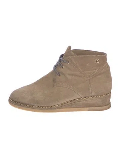Pre-owned Chanel 2015 Interlocking Cc Logo Boots In Neutral