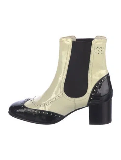 Pre-owned Chanel 2015 Interlocking Cc Logo Chelsea Boots In White