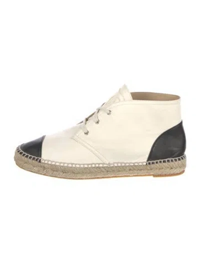 Pre-owned Chanel 2015 Interlocking Cc Logo Espadrilles In Neutral
