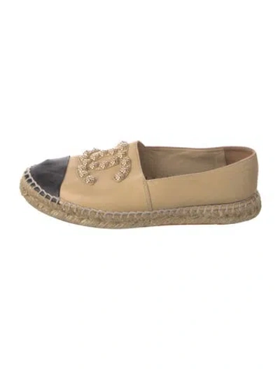 Pre-owned Chanel 2015 Interlocking Cc Logo Espadrilles In Neutrals