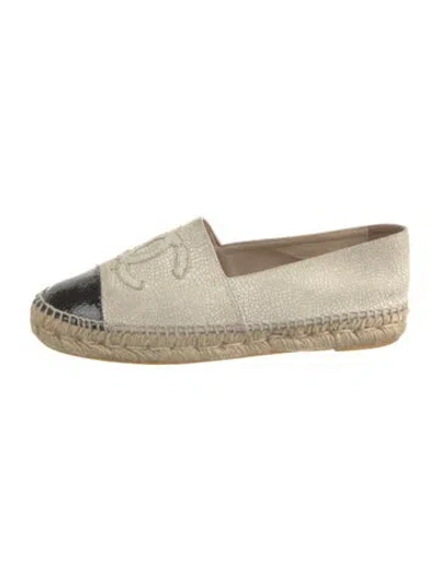 Pre-owned Chanel 2015 Interlocking Cc Logo Espadrilles In White