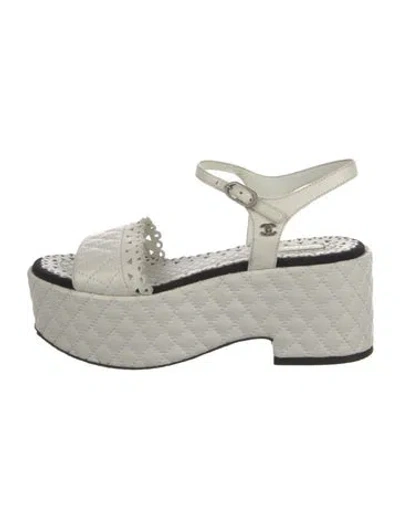 Pre-owned Chanel 2015 Interlocking Cc Logo Espadrilles In White
