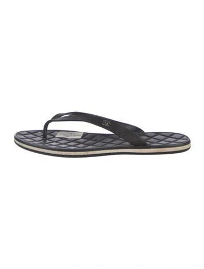 Pre-owned Chanel 2015 Interlocking Cc Logo Flip Flops In Black