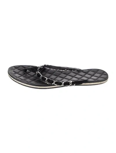 Pre-owned Chanel 2015 Interlocking Cc Logo Flip Flops In Black