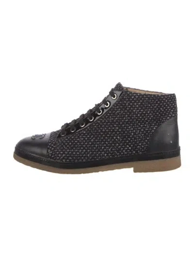 Pre-owned Chanel 2015 Interlocking Cc Logo Lace-up Boots In Black