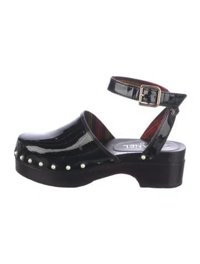 Pre-owned Chanel 2015 Interlocking Cc Logo Mules In Black