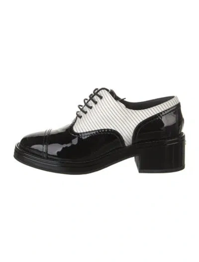 Pre-owned Chanel 2015 Interlocking Cc Logo Oxfords In Black