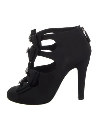 Pre-owned Chanel 2015 Interlocking Cc Logo Pumps In Black