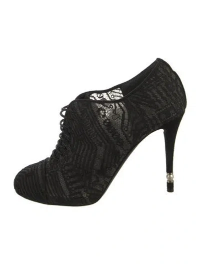 Pre-owned Chanel 2015 Interlocking Cc Logo Pumps In Black