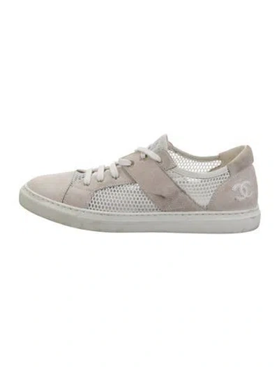Pre-owned Chanel 2015 Interlocking Cc Logo Sneakers In Neutral